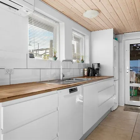 Holiday home Yngvy - 10m From The Sea By Interhome *