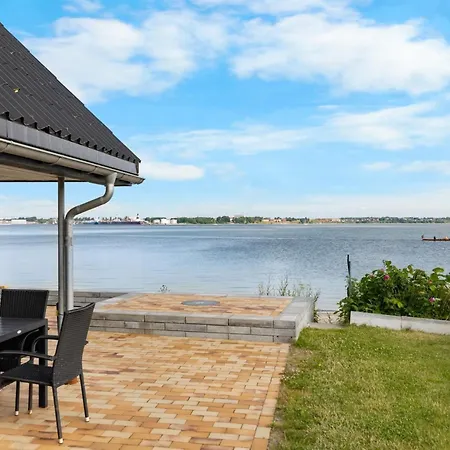 Hébergement de vacances Yngvy - 10m From The Sea By Interhome